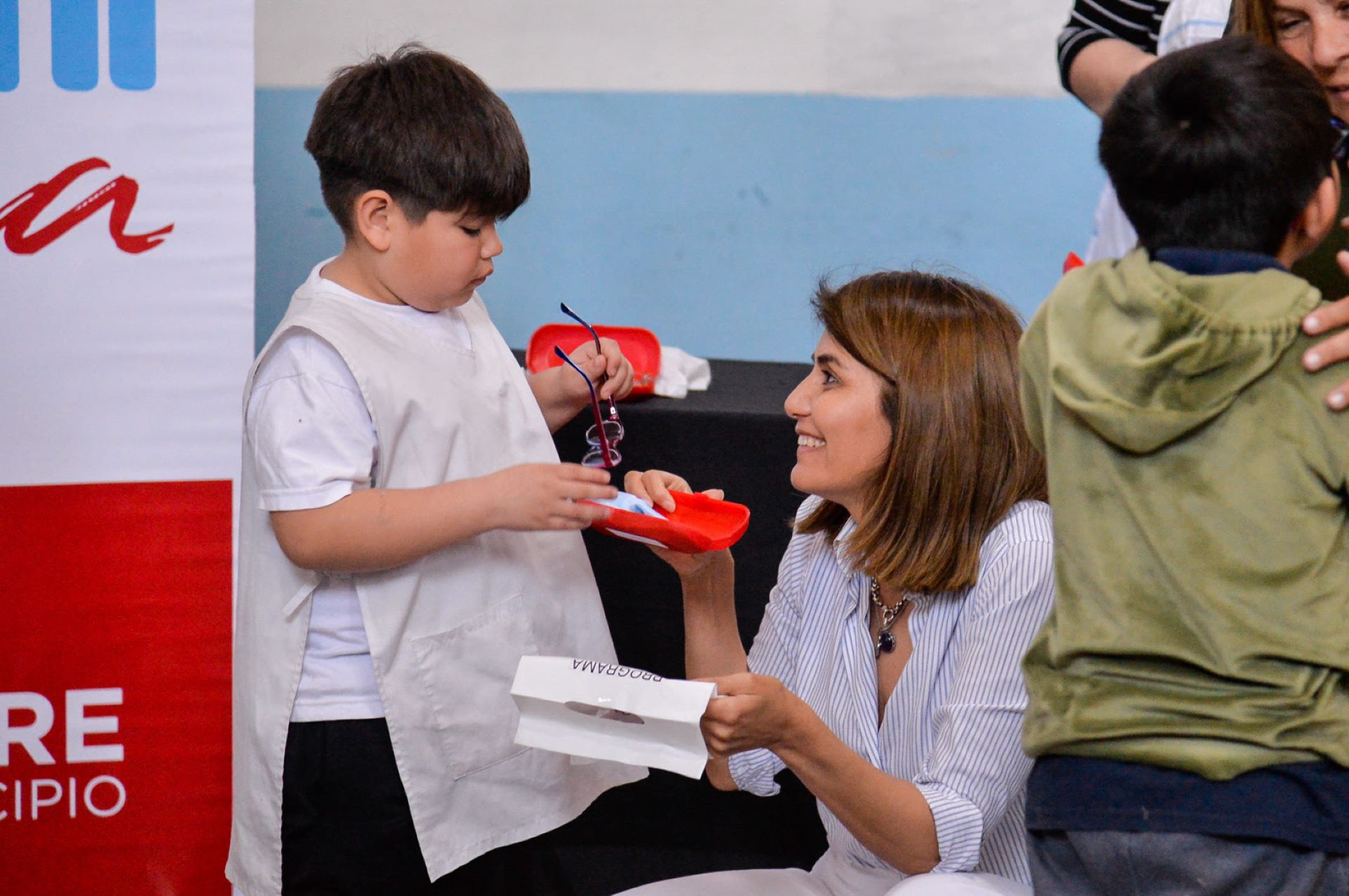 Entregamos 160 pares de anteojos, programa "Para Verte Mejor"